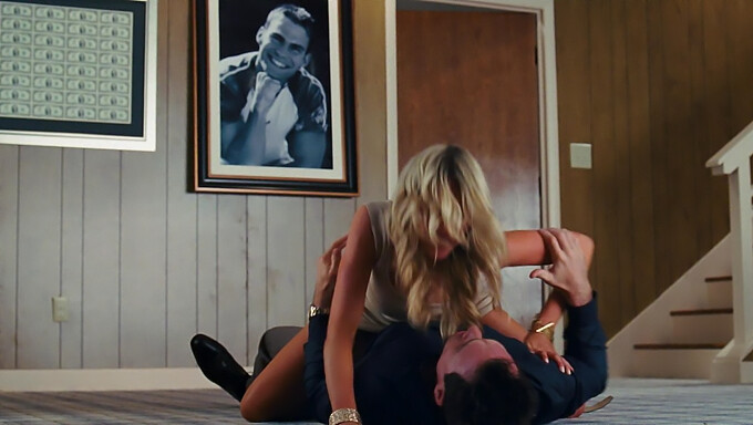 Katrina Bowden Pronkt Met Haar Natuurlijke Rijkdommen In American Reunion.