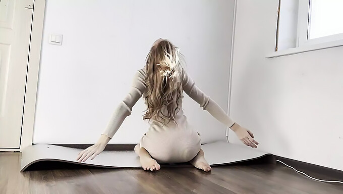 Skinny Teen Shows Off Her Amazing Ass In Softcore Yoga Video