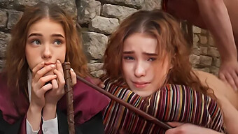 Hermione Granger Utforskar Ny Sexuell Förtrollning Med Pov Och Cumshot