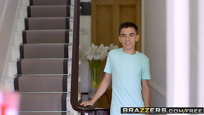 Ania Kinski และ Zoe Doll ดูแลวิดีโอ Brazzers ที่ดุร้ายนี้