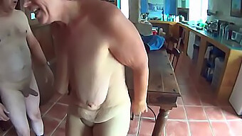 Una Milf Dalle Tette Cadenti Viene Più Volte Sborrata Dal Suo Amico Arrapato. Non Perdere Questo Video Bollente E Piccante!