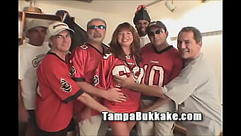 Superbowl-Juhla Muuttuu Villiksi Tampa-Orgiaksi, Jossa On Bukkake Ja Isot Tissit