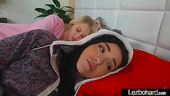 Lily Rader Và Kiley Jay Thỏa Mãn Nhau Bằng Cách Chơi Âm Đạo Và Bú Vú Trong Một Video Lesbian Gợi Cảm.